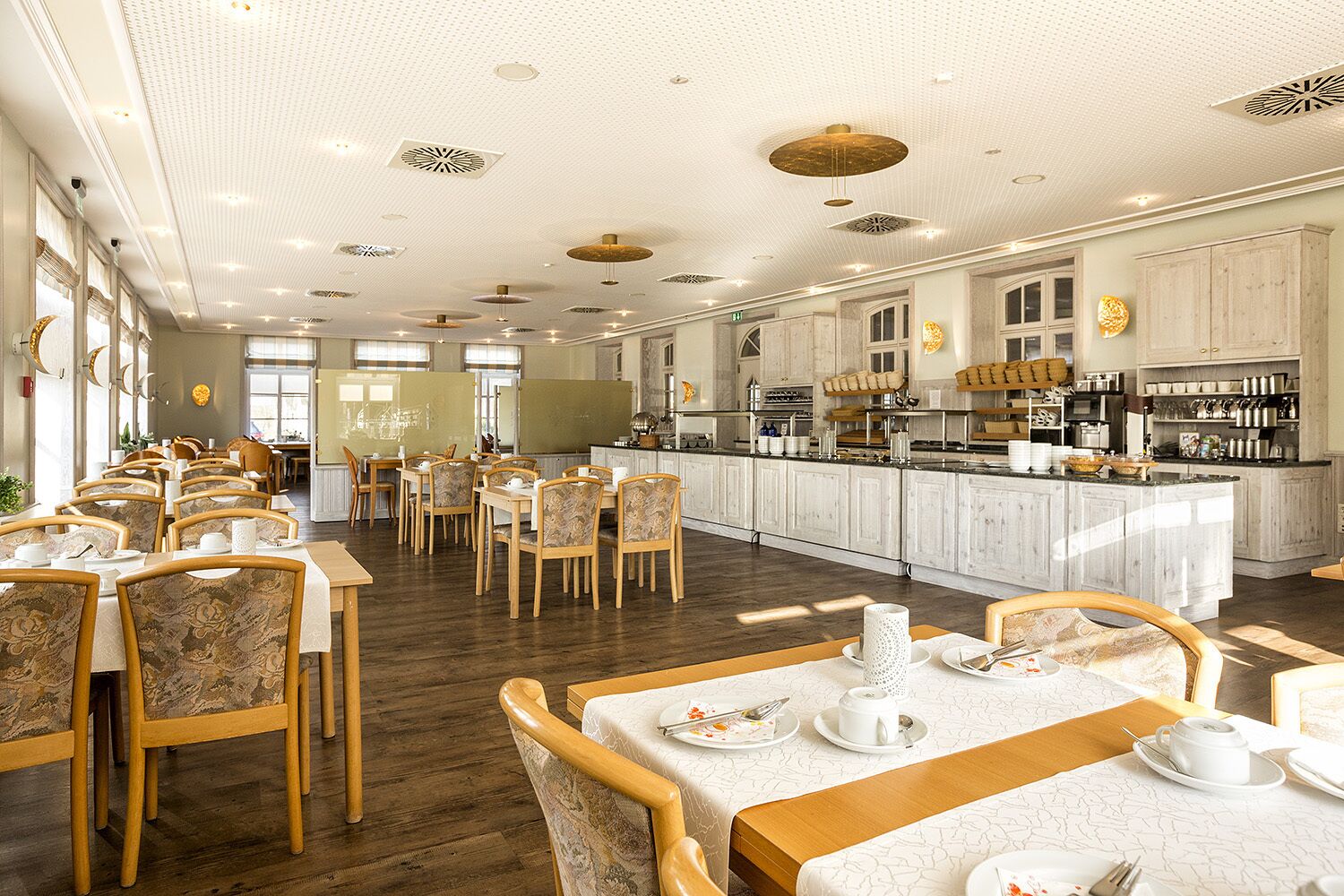 Free daily buffet breakfast 