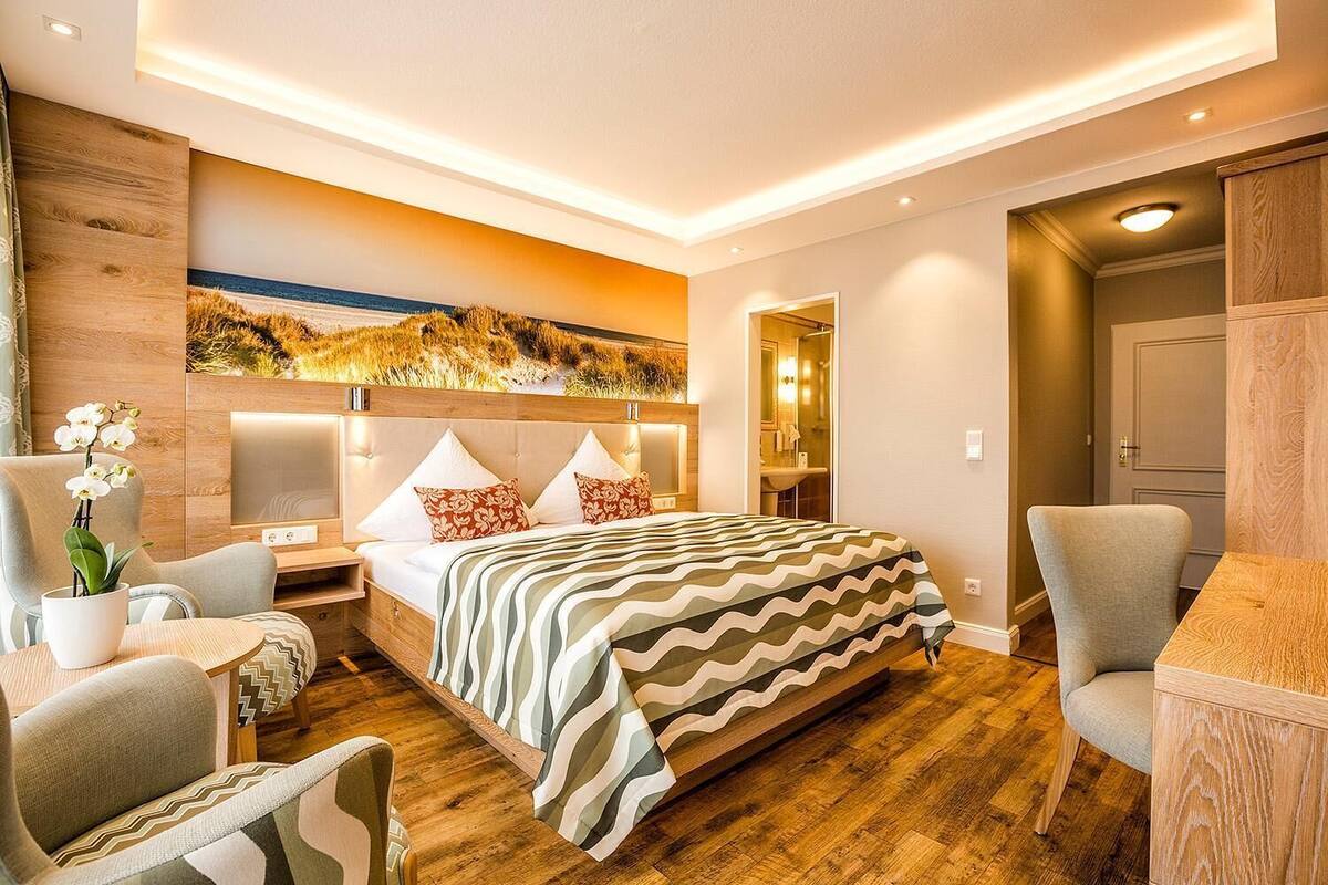 hypo-allergenic bedding, in-room safe, free wifi, bed sheets