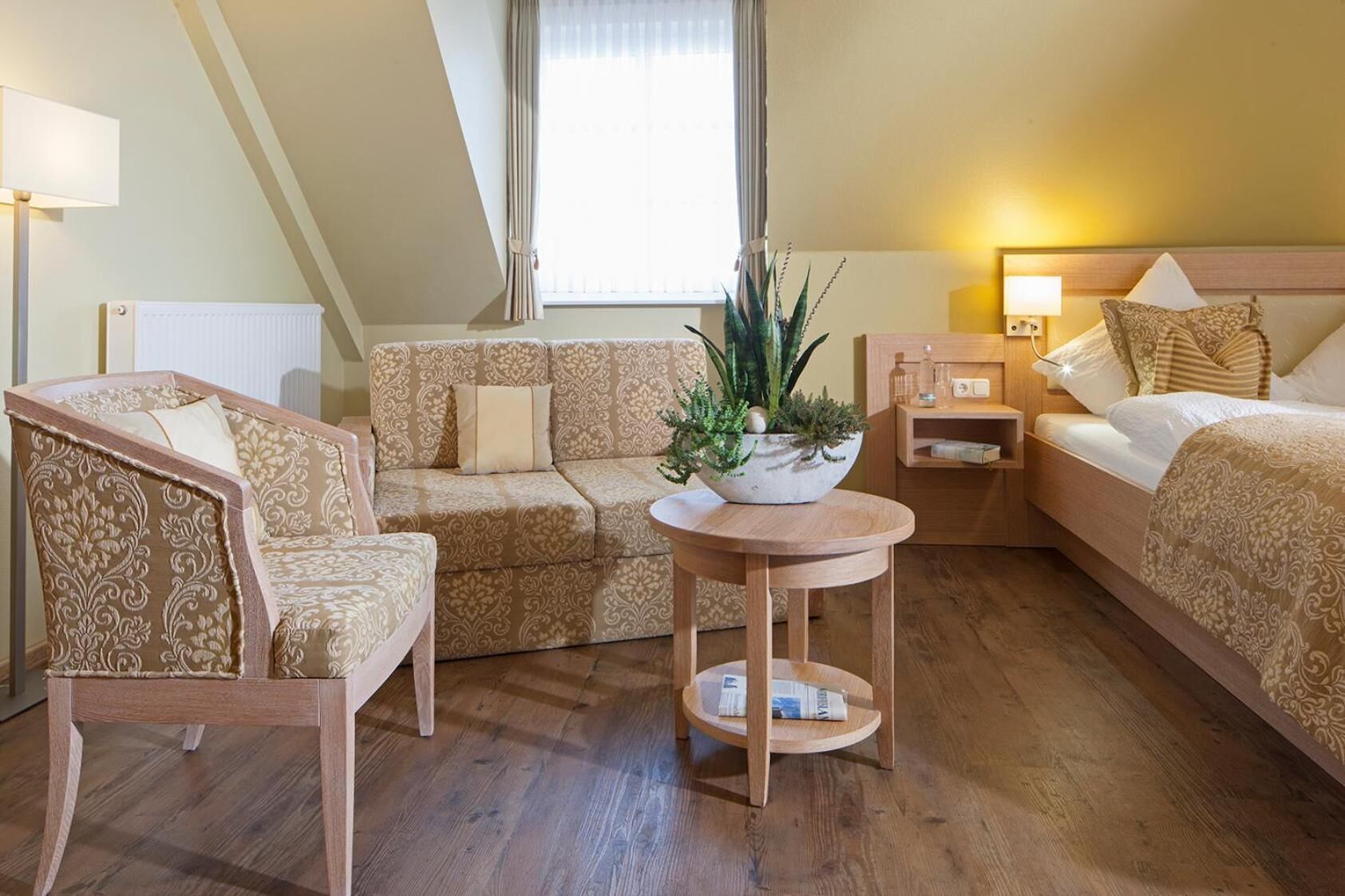 hypo-allergenic bedding, in-room safe, free wifi, bed sheets