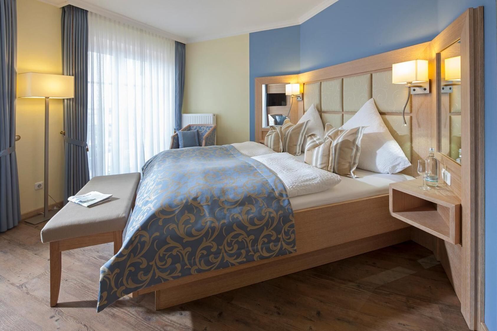 hypo-allergenic bedding, in-room safe, free wifi, bed sheets