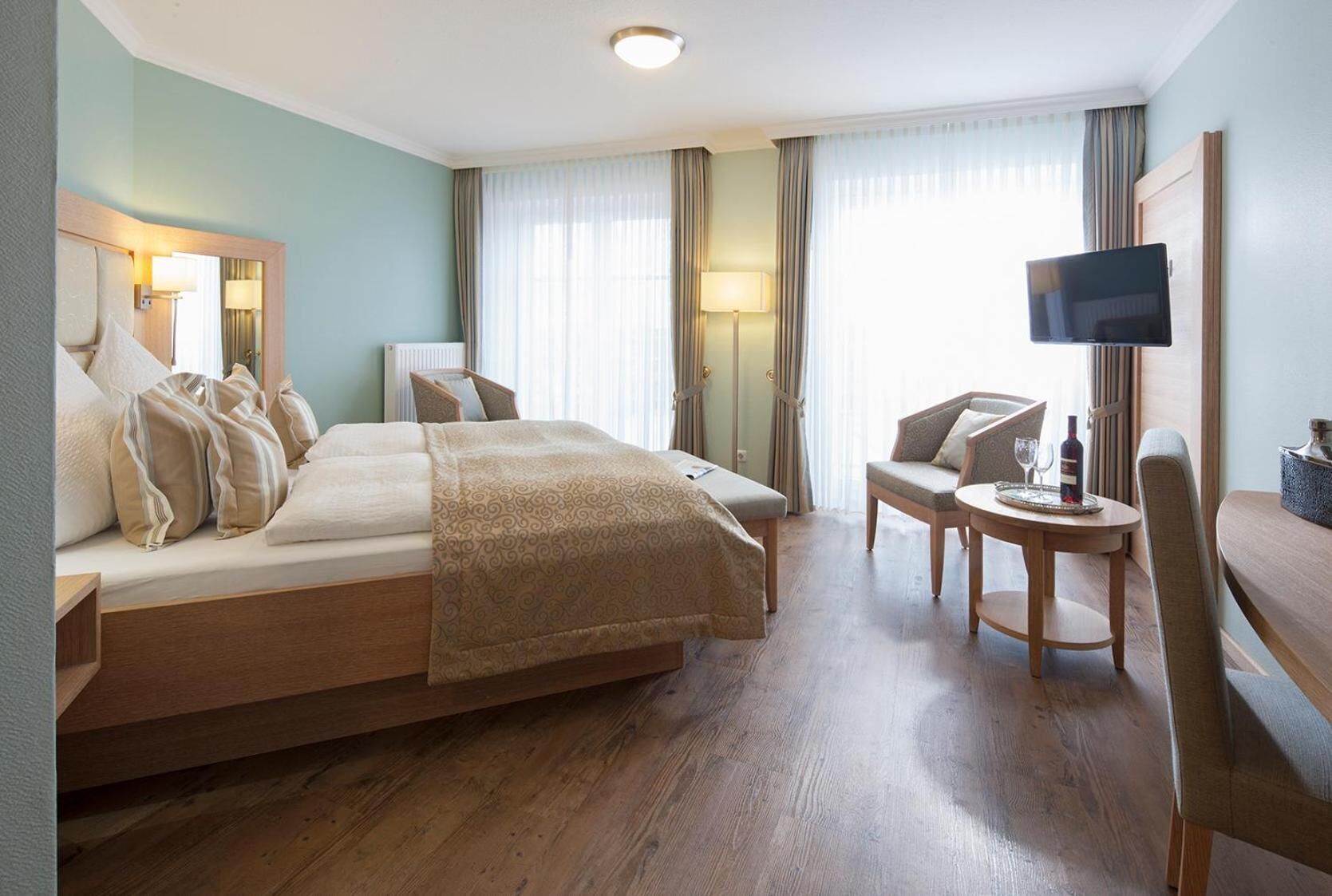 hypo-allergenic bedding, in-room safe, free wifi, bed sheets