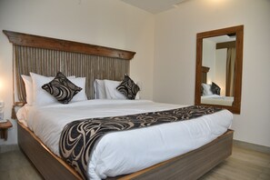 Deluxe Room, 1 King Bed, Non Smoking, City View | Free WiFi, bed sheets, wheelchair access - Hotel Placid (Prayagraj)