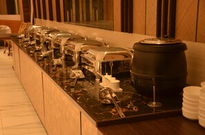 Breakfast buffet - Hotel Placid (Prayagraj)