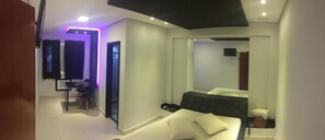 Free toiletries, hair dryer, towels, soap - Motel Monza (Santos)