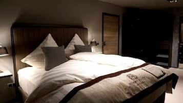 Egyptian cotton sheets, premium bedding, down duvets, in-room safe