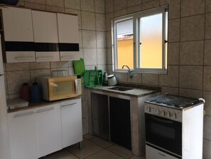 Casa (15) | Cozinha privada | Geladeira grande, micro-ondas, fogão, lava-louças