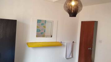 Kamar Double (The Calm Zone) | Wi-Fi gratis dan seprai linen