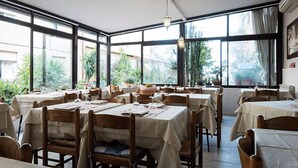 Lunch and dinner served  - Albergo Villagrande (Varazze)