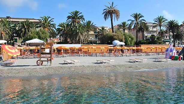 Private beach nearby - Albergo Villagrande (Varazze)