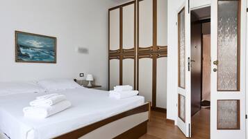 Apartament (1 Bedroom) | 1 dormitori, espai de treball apte per a portàtils i bressols
