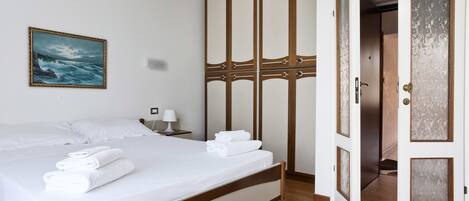 Huoneisto (1 Bedroom) | 1 makuuhuone, kannettavalle tietokoneelle sopiva työtila, vauvansängyt