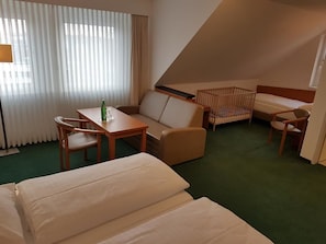 Quarto triplo | Wi-Fi de cortesia, roupa de cama