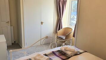 1 slaapkamer, een strijkplank/strijkijzer, wifi, beddengoed