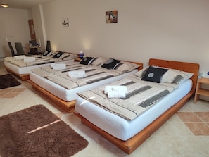 Room (5 people, bath-tub) | Laptop workspace, iron/ironing board, free WiFi, bed sheets - Hotel 28 (Jaromer)