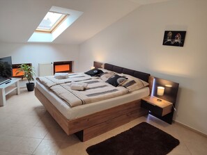 Triple Room | Laptop workspace, iron/ironing board, free WiFi, bed sheets - Hotel 28 (Jaromer)