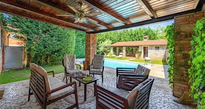 ANTHONY rural villa in Materada