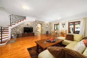 TV, fireplace, DVD player