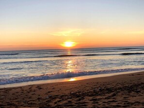 Beach - LE LOGIS, Gîte 1. Clos des Aigrettes, 30m from La Cotinière Port. (Saint-Pierre-d'Oléron)