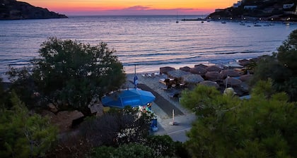 VILA "INSPIRATION" - ON KINI BEACH. House with garden & free parking -sea view