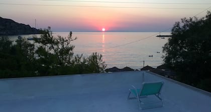 VILA "INSPIRATION" - ON KINI BEACH. House with garden & free parking -sea view