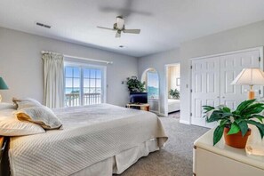 4 bedrooms, iron/ironing board, WiFi (free), bed sheets - Sunset views-Close to pool, Pickleball and Tennis Courts (Duck)
