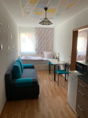 Double or Twin Room (5) | Living area