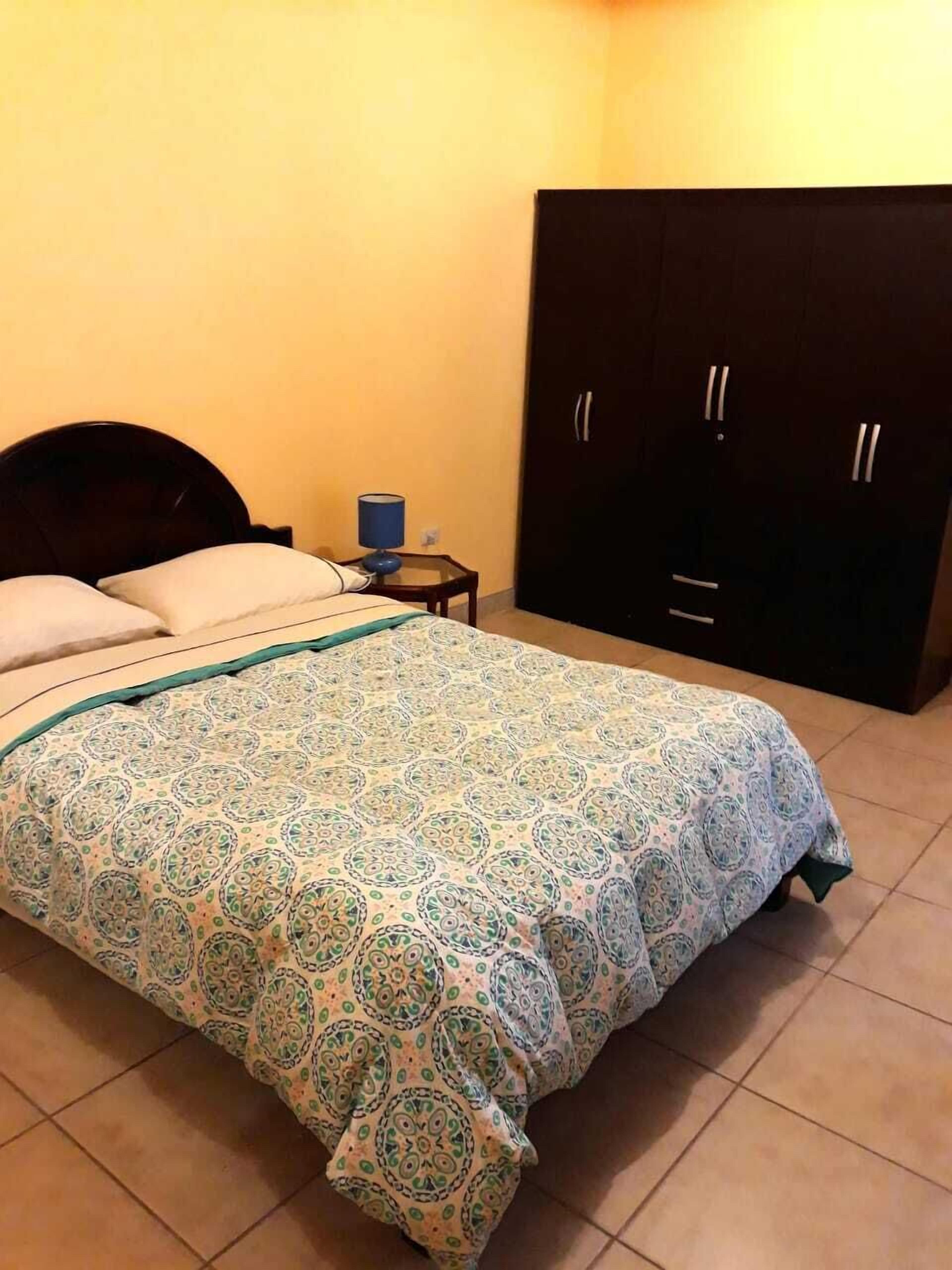 Fer et planche à repasser, Wi-Fi gratuit, draps fournis