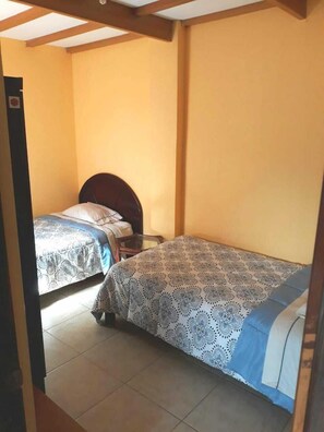 Departamento Confort | Tabla de planchar con plancha, wifi gratis y ropa de cama 