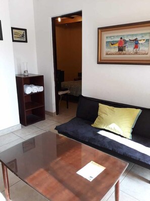 Comfort Apartment | Living room | 32-inch flat-screen TV with cable channels, TV - Huanchaco Departamentos (Huanchaco)