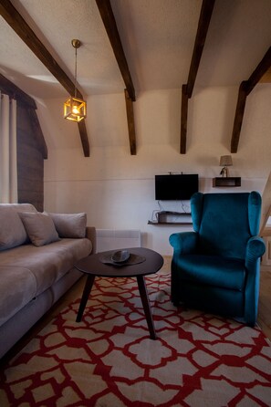 頂級小木屋, 山景, 山旁 | 客廳 | 平面電視