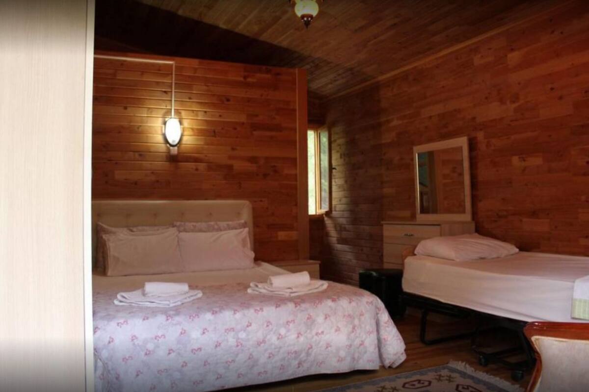Basic Tree House | Minibar, WiFi (free)