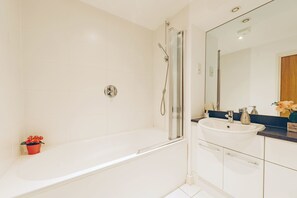 Apartment, 2 Bedrooms | Bathroom