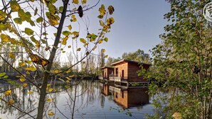 Miscellaneous - Unique cabin on pond, 2 to 4 ppl, pets allowed (Veauchette)