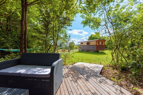 La Grange d'Emile Gites, Roulottes et Piscine