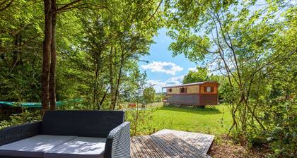 La Grange d'Emile Gites, Roulottes et Piscine