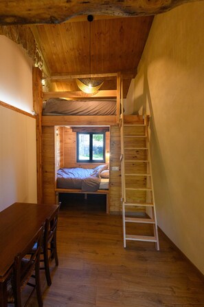 传统开间套房 | 高档床上用品、特色装修、特色家居、笔记本电脑工作区