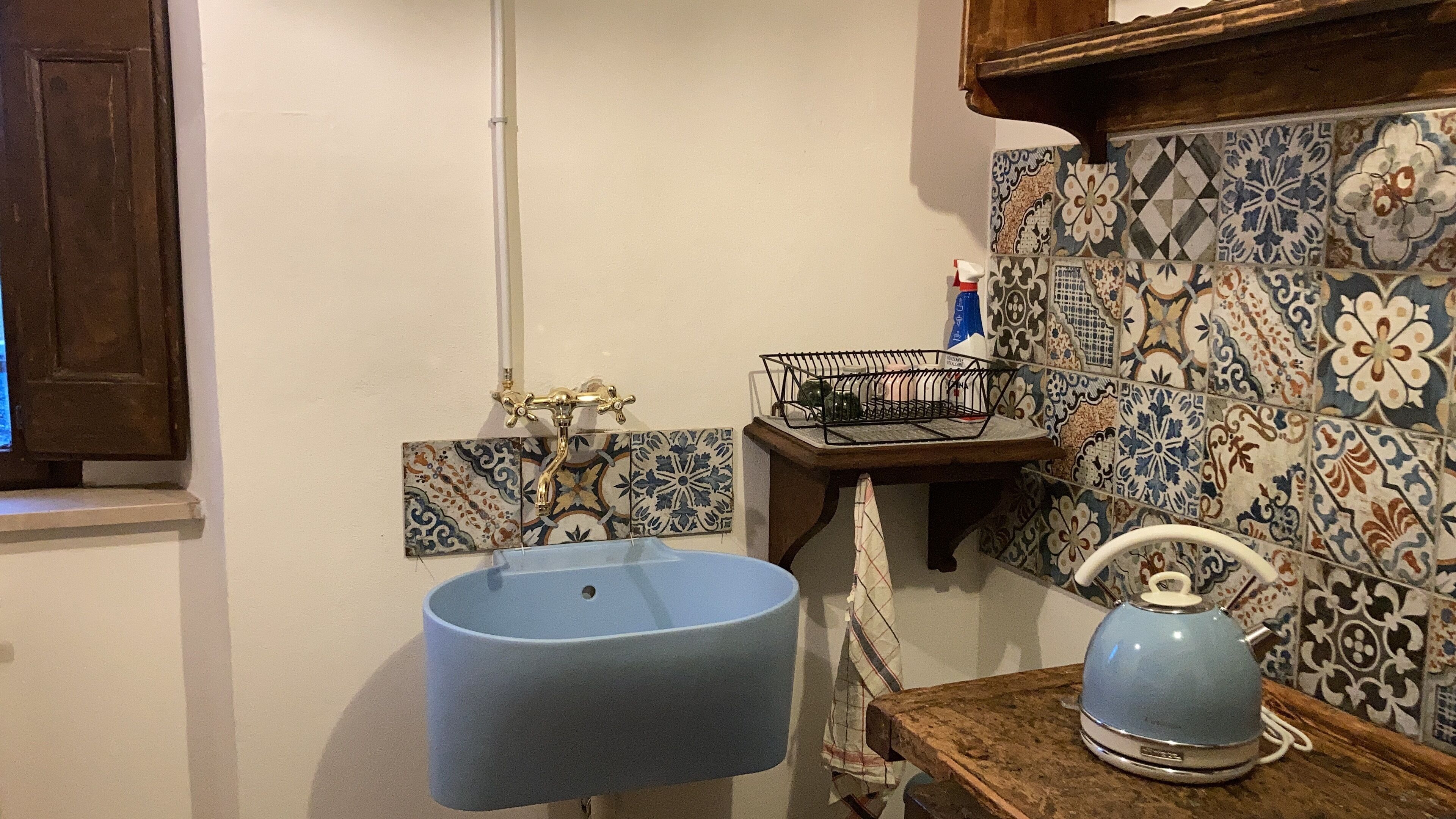 Shower, bathrobes, slippers, bidet