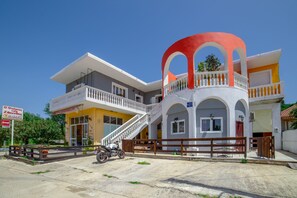 Front of property - Kiritsis Stylish Apartment (Zakynthos)