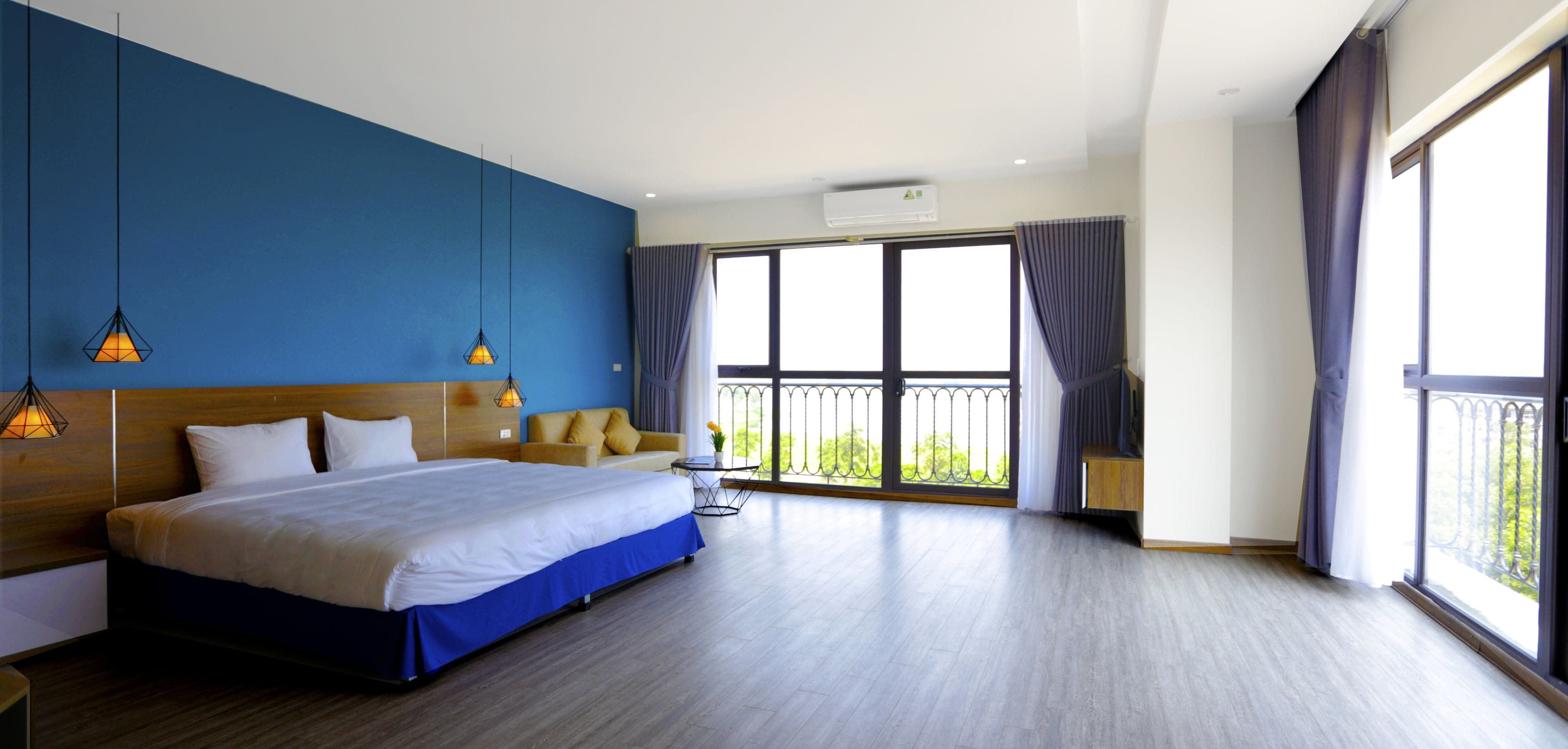 Twin Studio | Desk, soundproofing, rollaway beds, free WiFi