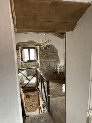Individually decorated, desk, iron/ironing board, bed sheets - La Casina del Prete (Caprese Michelangelo)