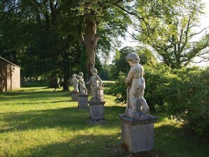 Garden - Ross House Equestrian Holidays (Ross)