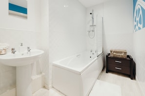 Apartment, 1 Bedroom | Bathroom