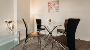 Apartment, 1 Bedroom | In-room dining - Sheffield Modern Apartments (Sheffield)