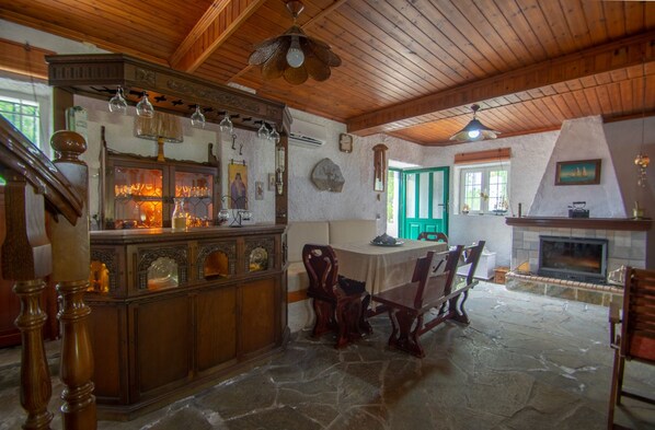 House, 2 Bedrooms | Living area