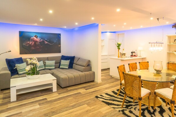 Signature Studio | Living area | LED TV