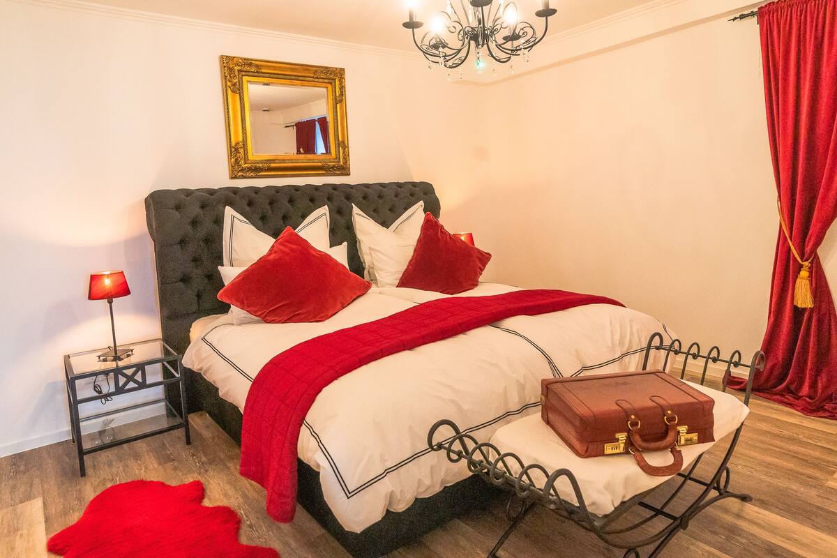 Signature Studio | Egyptian cotton sheets, premium bedding, in-room safe, desk