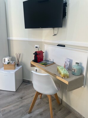 Ropa de cama de alta calidad, colchones con efecto memoria y minibar 