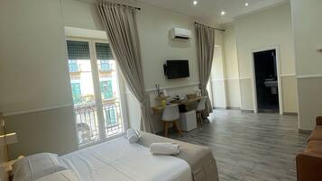 Junior Studio Suite | Premium bedding, memory-foam beds, minibar, in-room safe