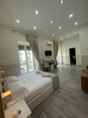 Junior Studio Suite | Premium bedding, memory foam beds, minibar, in-room safe - Parthenope Rooms (Naples)