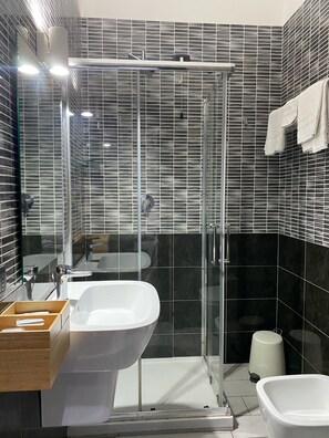 Superior Double Room | Bathroom - Parthenope Rooms (Naples)